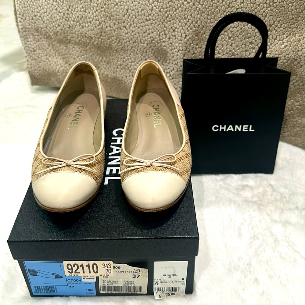 CHANEL Beige Flats come with box